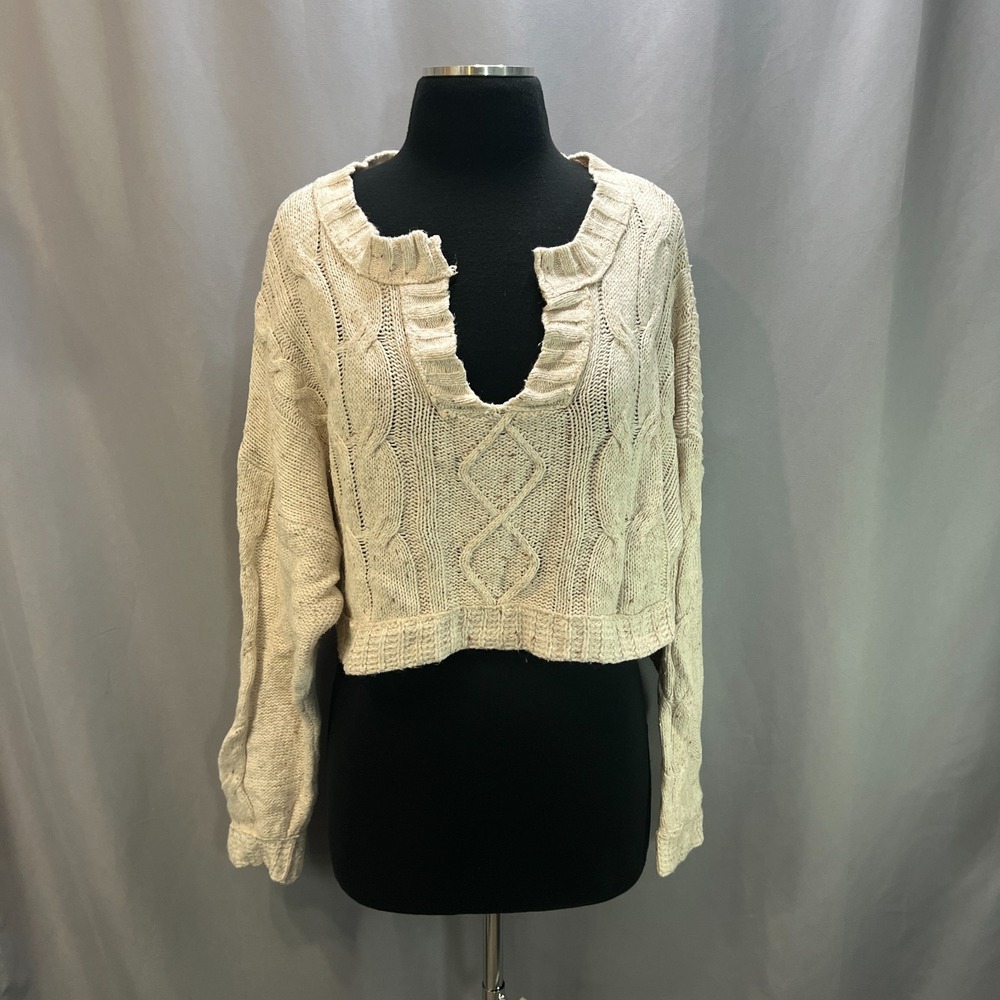 FOREVER 21 Cropped Sweater Womens Medium Cream Cable Knit Ribbed Hem Split Neck